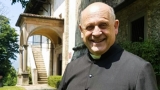 Nhường máy trợ thở cho bệnh nhân trẻ hơn, một linh mục Ý vừa mới qua đời